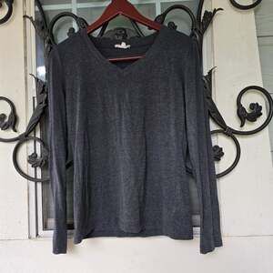 Zenana Outfitters Long Sleeve V-Neck Charcoal Top Women's L Capsule